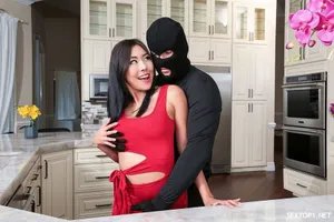 Nhét cặc vào lồn em lần cuối rồi em đi lấy chồng