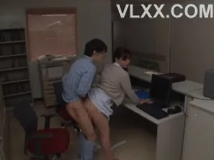 Cô nhân viên dọn nhà dam dang và anh chàng may mắn