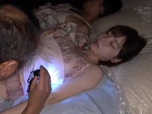 Ngắm nhìn chị đồng nghiệp thủ dâm phọt cả nước