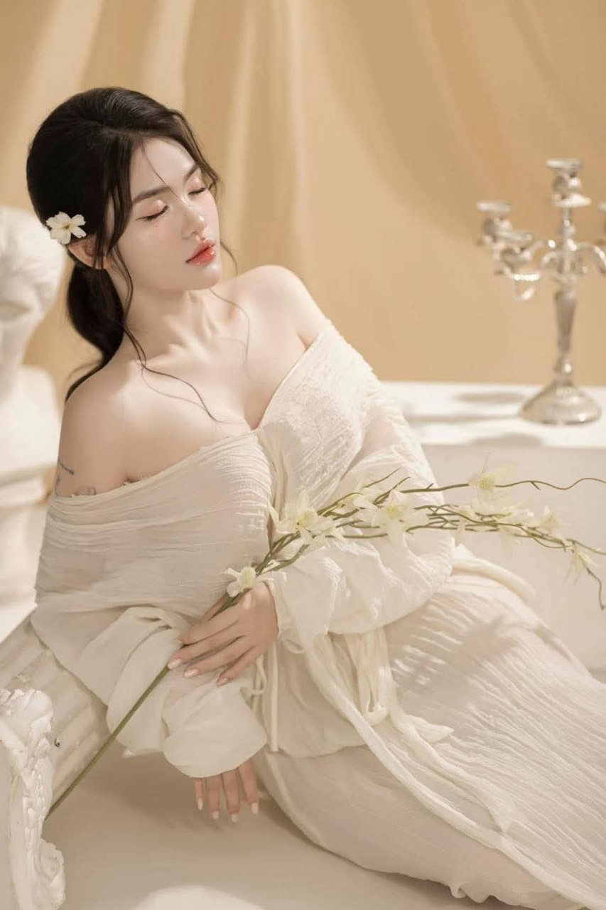 Quan hệ với dì ngâm chân và ép cô ta xuất tinh